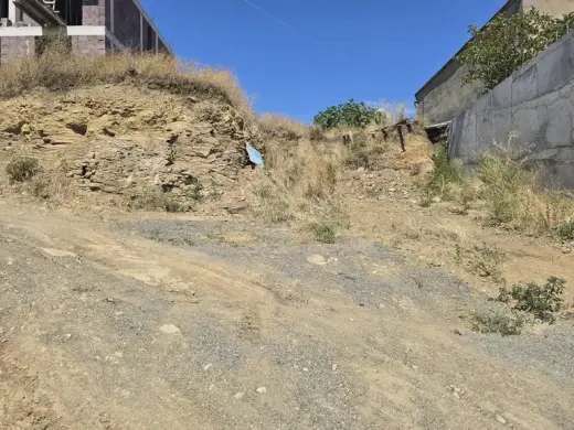 იყიდება, მიწა