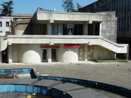 იყიდება, მიწა