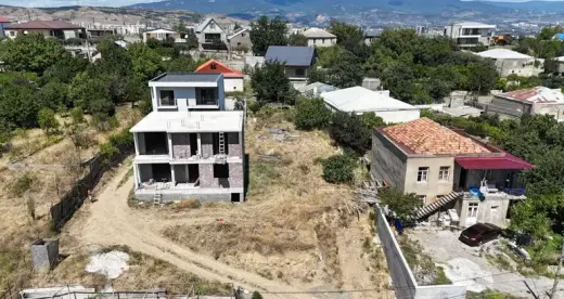 იყიდება, მიწა