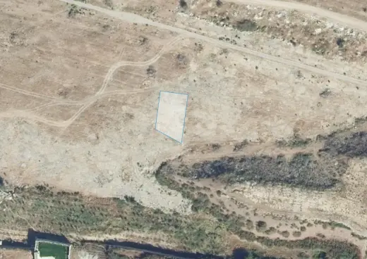 იყიდება, მიწა