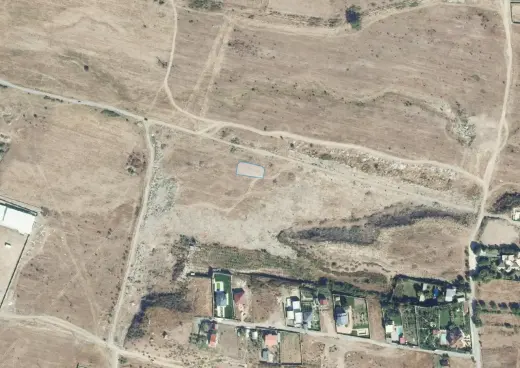 იყიდება, მიწა